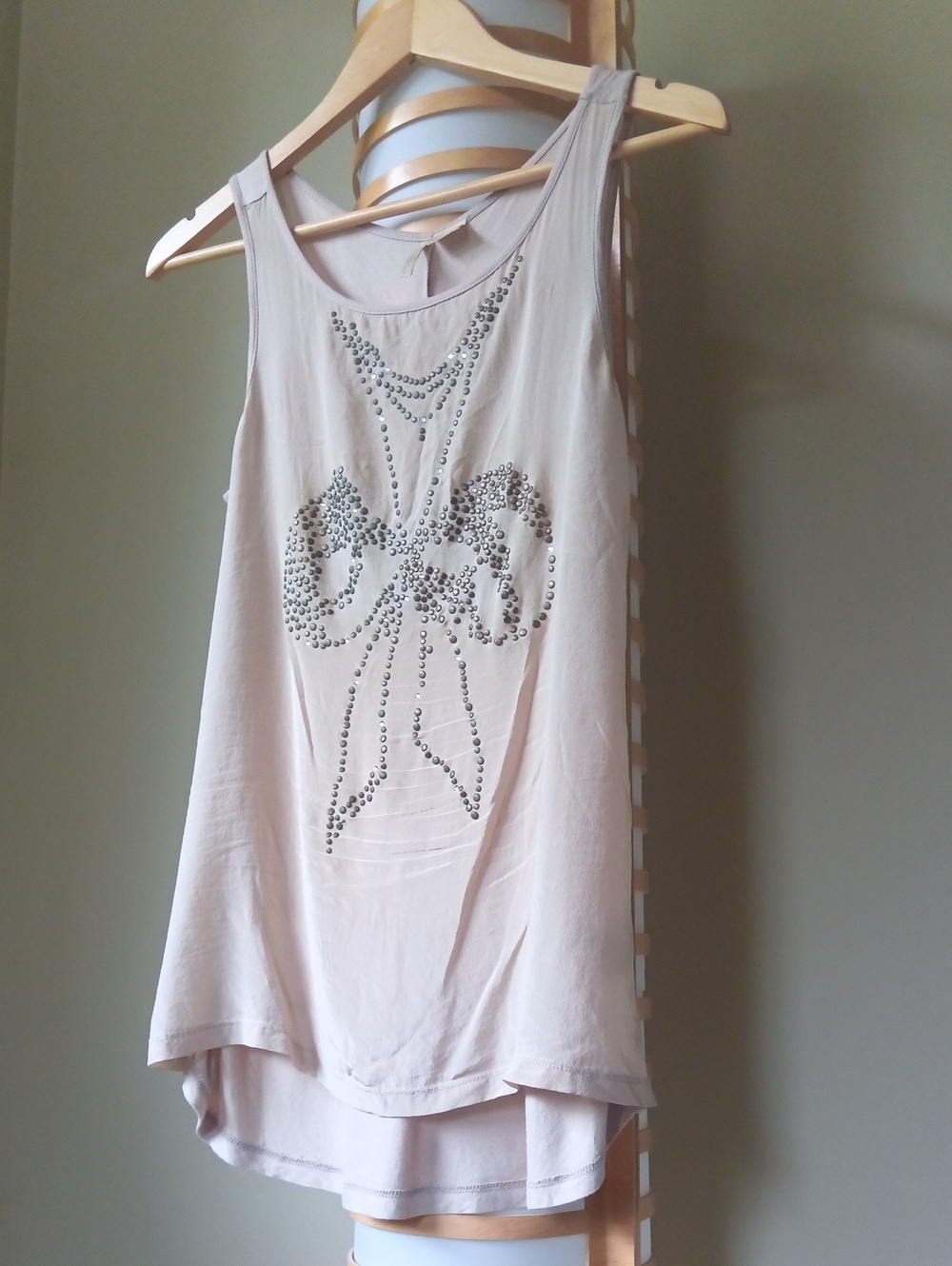 P16" L25" Nougat London Cream Silk Tank with Studded Bow